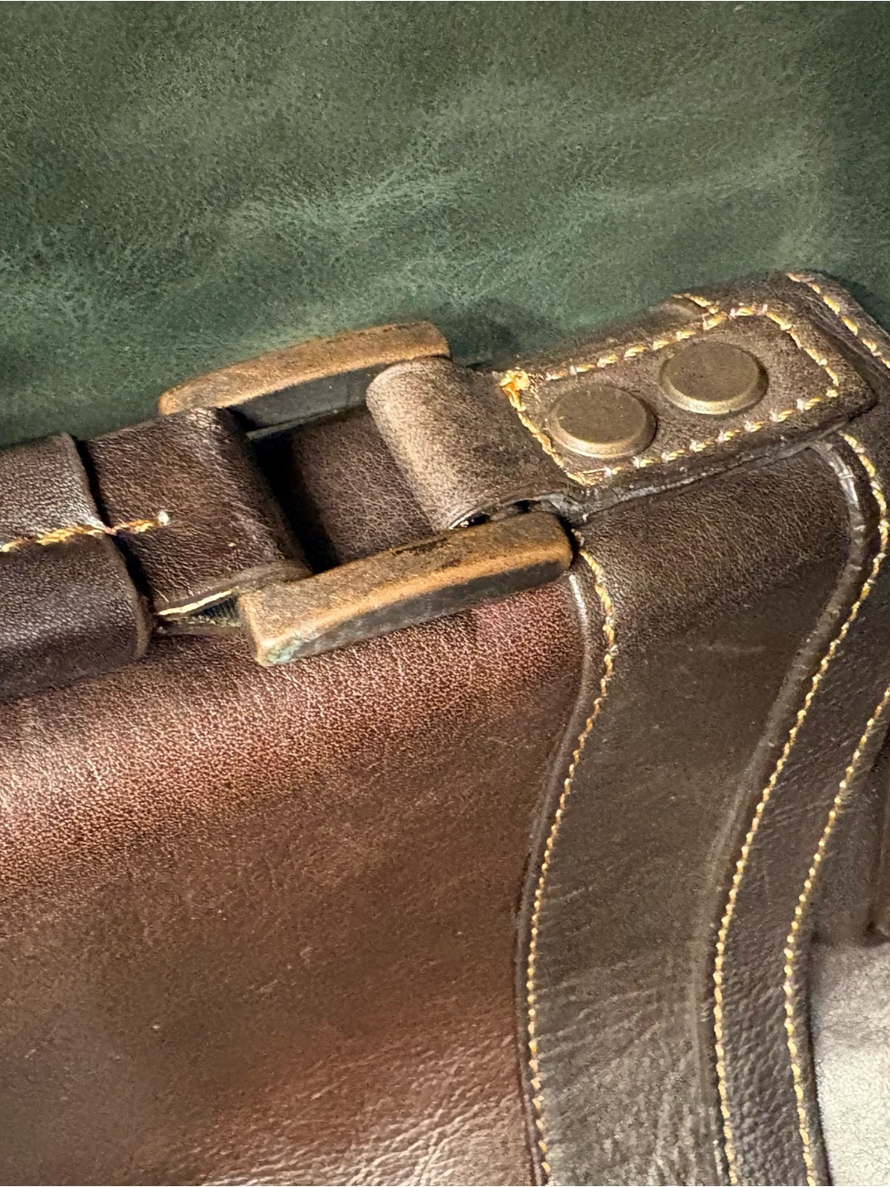 Wilson’s Leather Chestnut Brown Leather Men’s Messenger Bag - Professional Carry - Picture 3 of 7